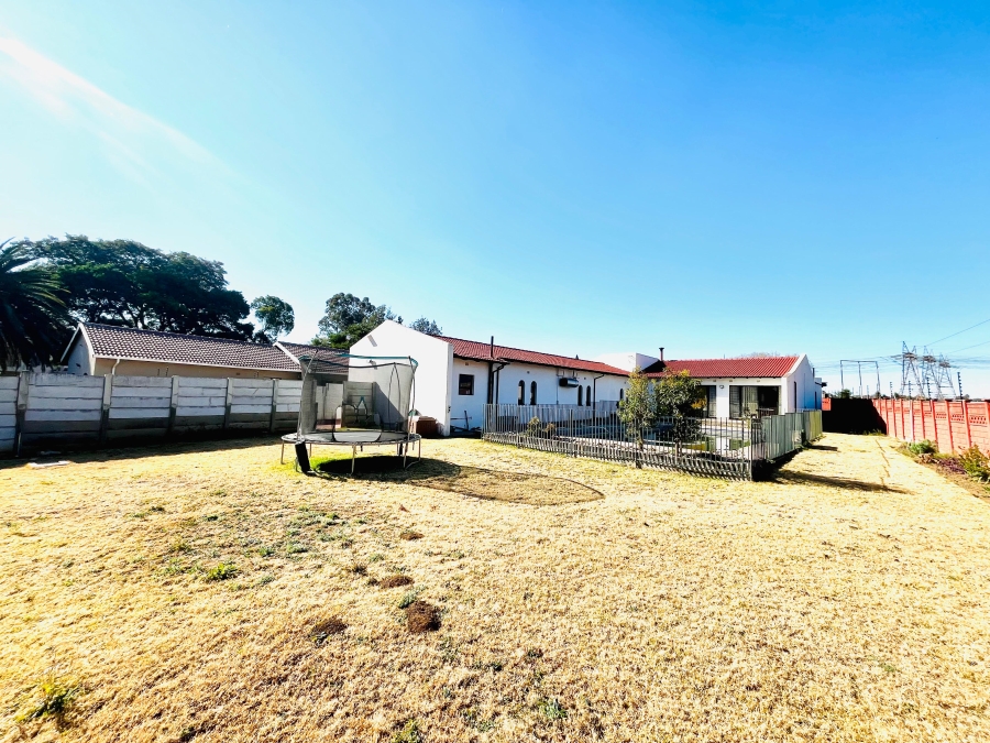 5 Bedroom Property for Sale in Brackenhurst Gauteng