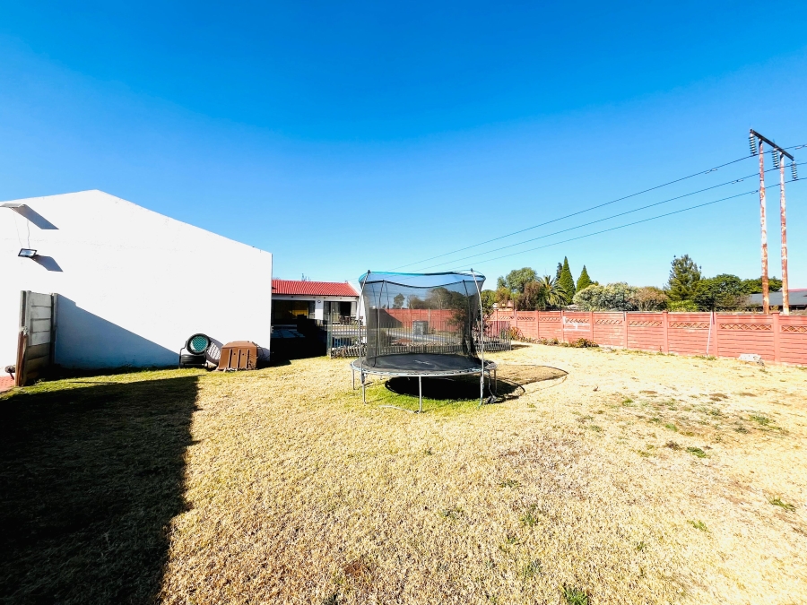 5 Bedroom Property for Sale in Brackenhurst Gauteng