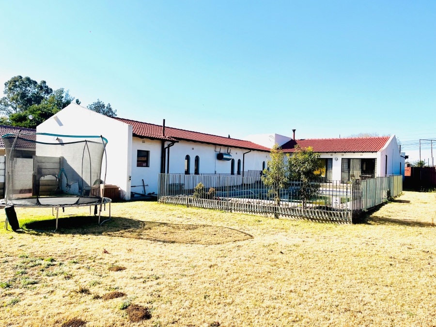 5 Bedroom Property for Sale in Brackenhurst Gauteng