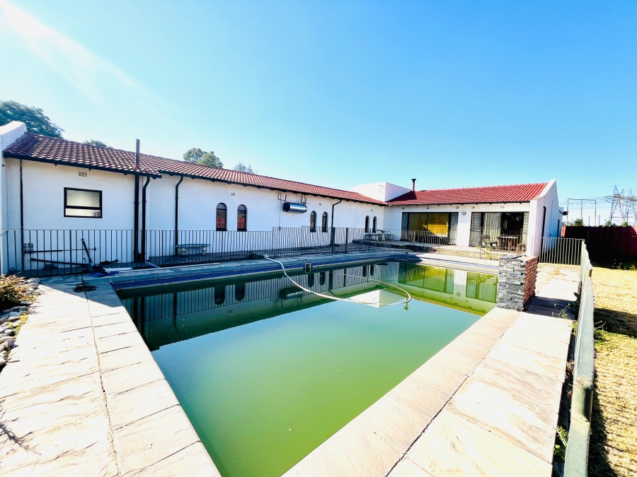 5 Bedroom Property for Sale in Brackenhurst Gauteng