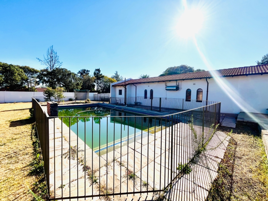 5 Bedroom Property for Sale in Brackenhurst Gauteng