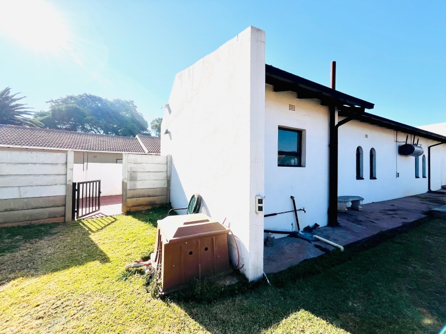 5 Bedroom Property for Sale in Brackenhurst Gauteng