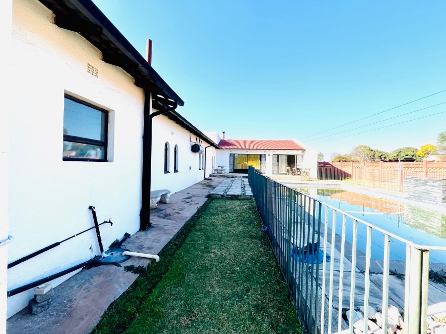 5 Bedroom Property for Sale in Brackenhurst Gauteng
