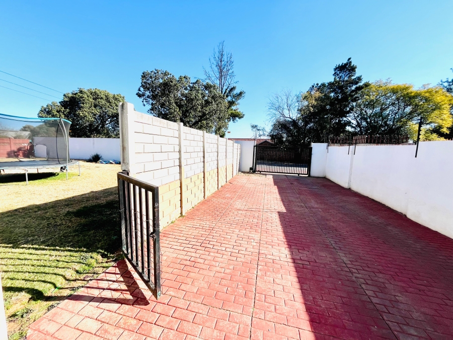5 Bedroom Property for Sale in Brackenhurst Gauteng