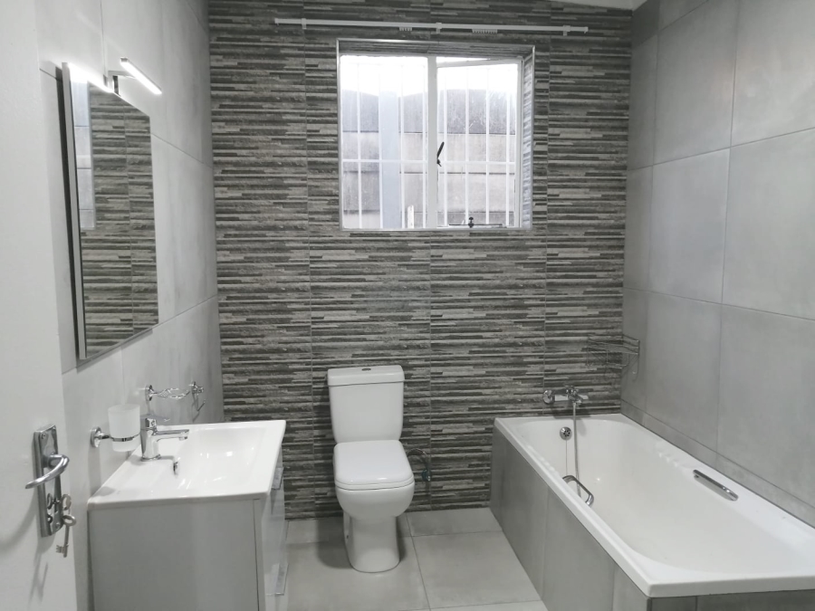 1 Bedroom Property for Sale in Glen Marais Gauteng