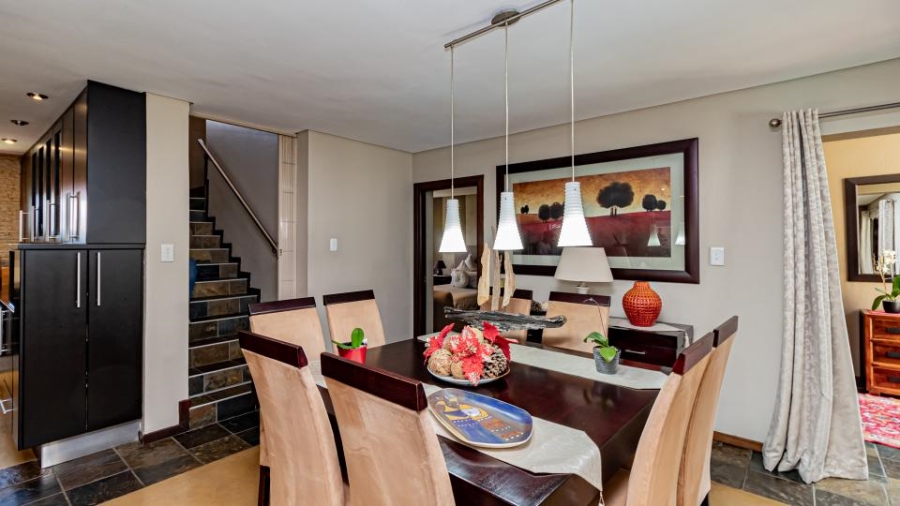 5 Bedroom Property for Sale in Greenstone Hill Gauteng