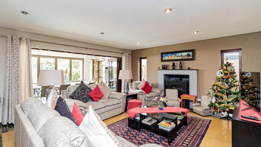 5 Bedroom Property for Sale in Greenstone Hill Gauteng