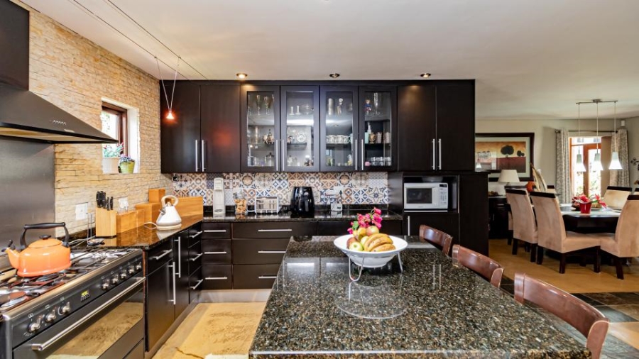 5 Bedroom Property for Sale in Greenstone Hill Gauteng