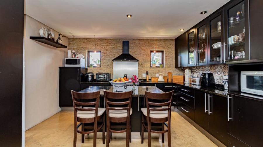 5 Bedroom Property for Sale in Greenstone Hill Gauteng