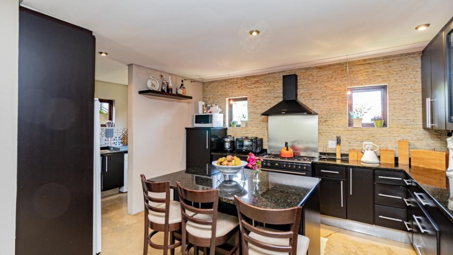 5 Bedroom Property for Sale in Greenstone Hill Gauteng