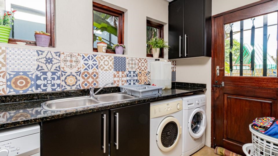 5 Bedroom Property for Sale in Greenstone Hill Gauteng