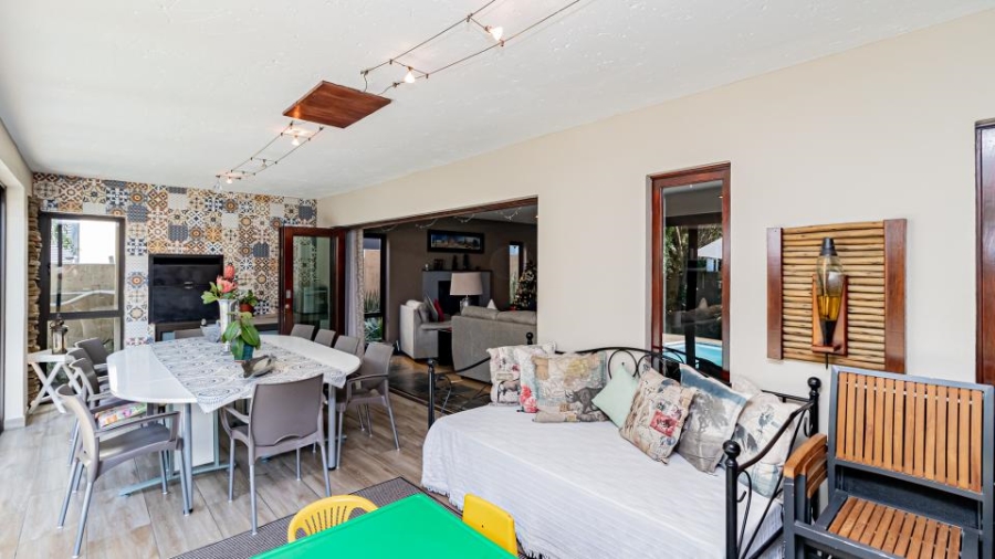5 Bedroom Property for Sale in Greenstone Hill Gauteng