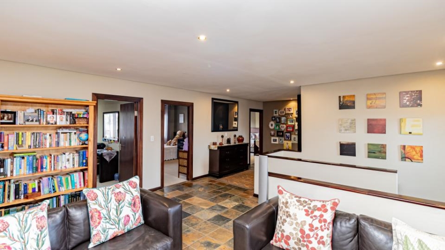 5 Bedroom Property for Sale in Greenstone Hill Gauteng