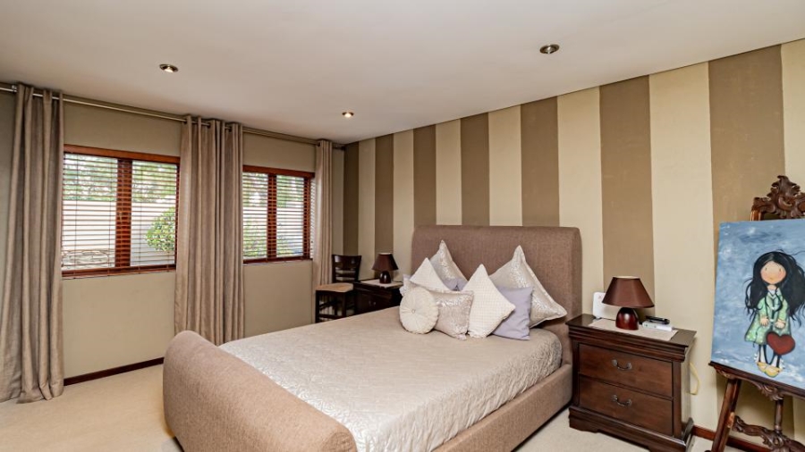 5 Bedroom Property for Sale in Greenstone Hill Gauteng