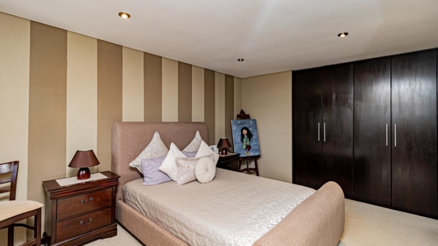 5 Bedroom Property for Sale in Greenstone Hill Gauteng