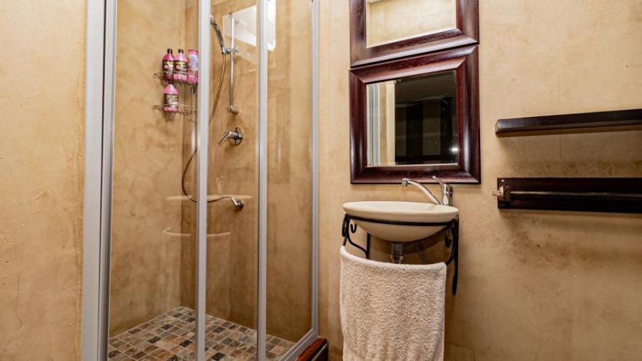 5 Bedroom Property for Sale in Greenstone Hill Gauteng