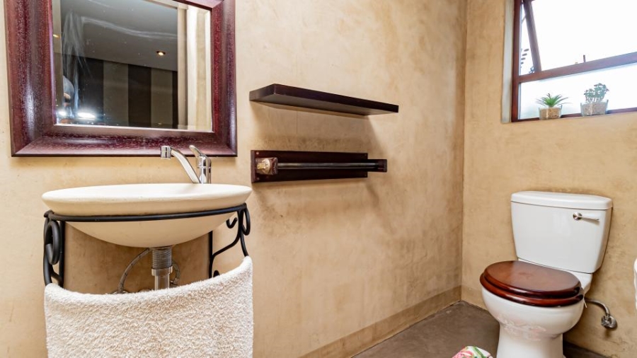 5 Bedroom Property for Sale in Greenstone Hill Gauteng