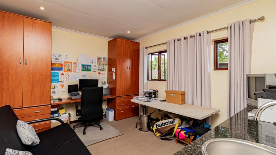 5 Bedroom Property for Sale in Greenstone Hill Gauteng