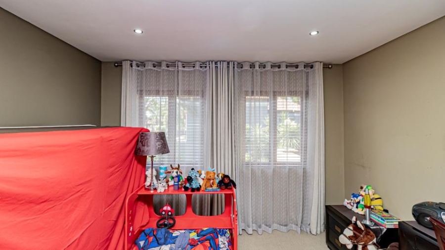 5 Bedroom Property for Sale in Greenstone Hill Gauteng