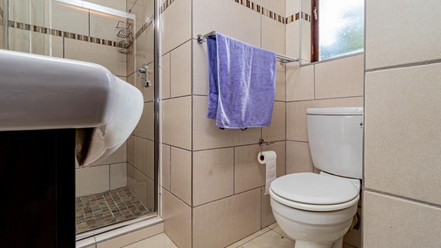 5 Bedroom Property for Sale in Greenstone Hill Gauteng