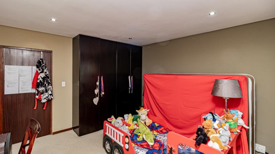 5 Bedroom Property for Sale in Greenstone Hill Gauteng