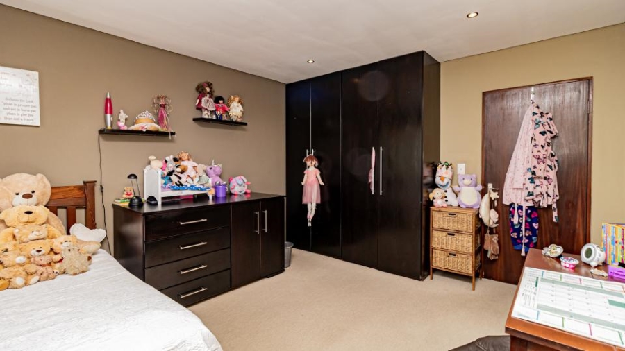 5 Bedroom Property for Sale in Greenstone Hill Gauteng