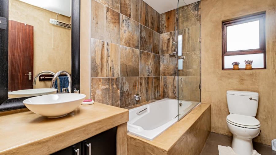 5 Bedroom Property for Sale in Greenstone Hill Gauteng