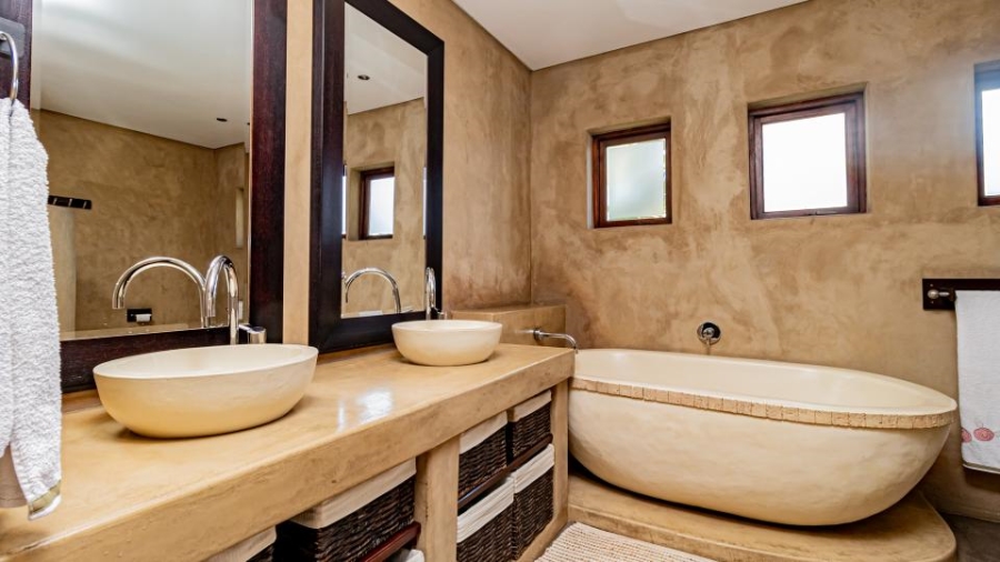 5 Bedroom Property for Sale in Greenstone Hill Gauteng