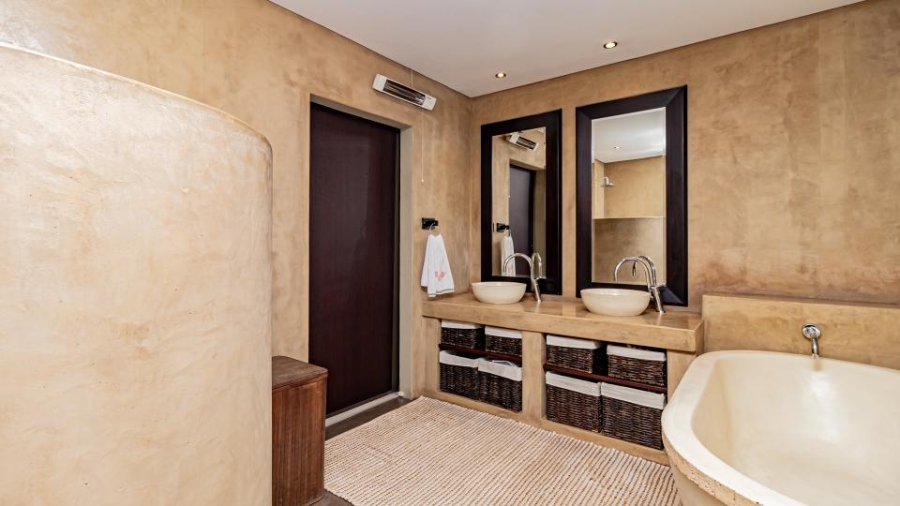 5 Bedroom Property for Sale in Greenstone Hill Gauteng