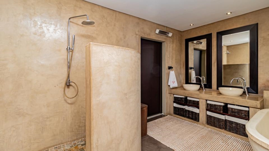 5 Bedroom Property for Sale in Greenstone Hill Gauteng