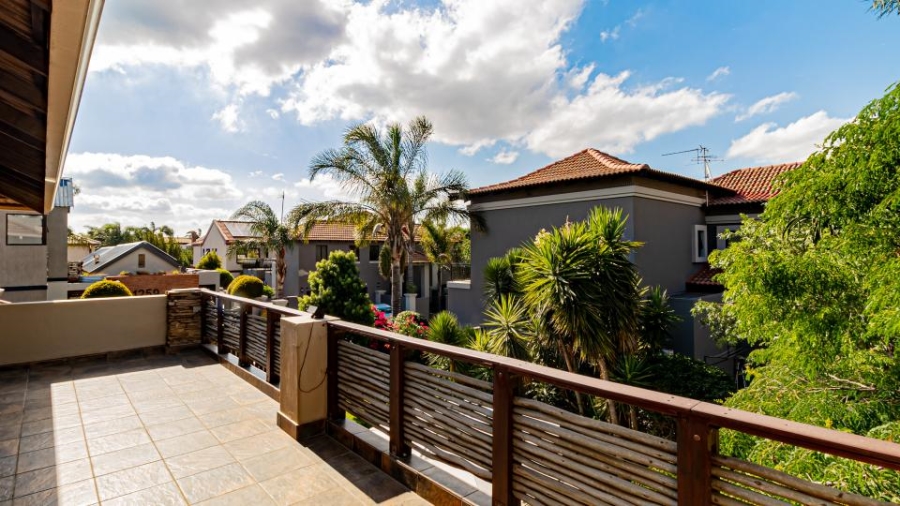 5 Bedroom Property for Sale in Greenstone Hill Gauteng