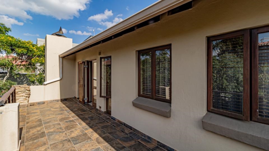 5 Bedroom Property for Sale in Greenstone Hill Gauteng