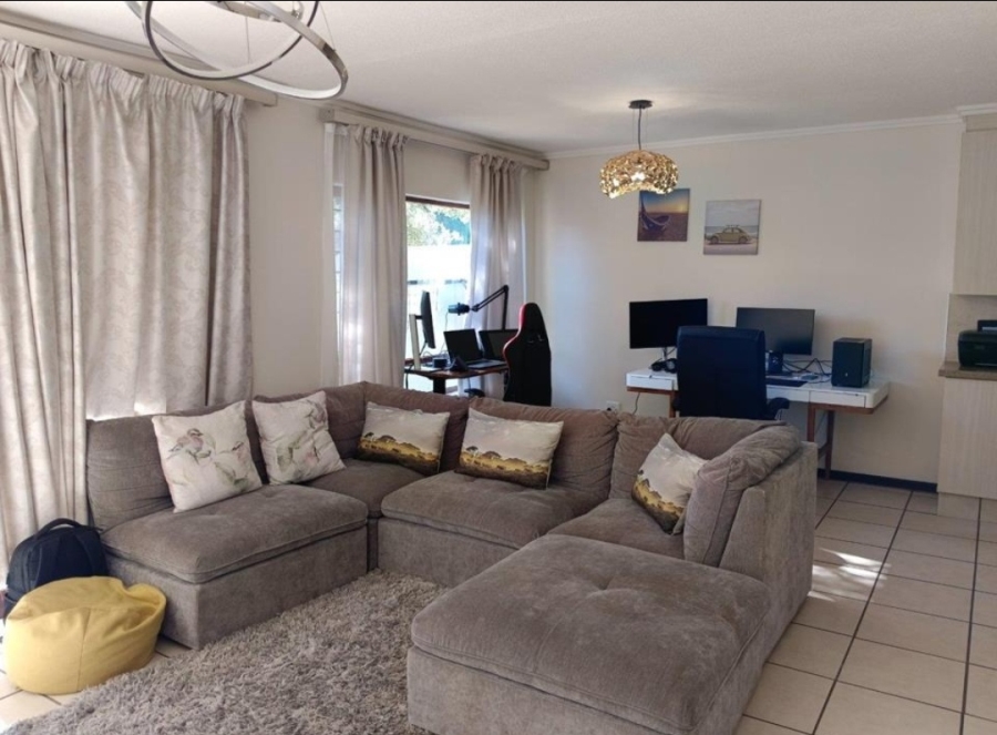 2 Bedroom Property for Sale in Broadacres Gauteng