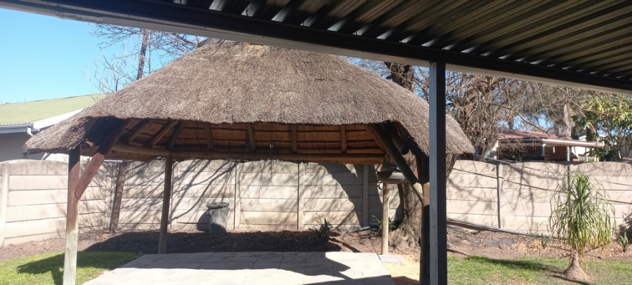 To Let 3 Bedroom Property for Rent in Bonaero Park Gauteng