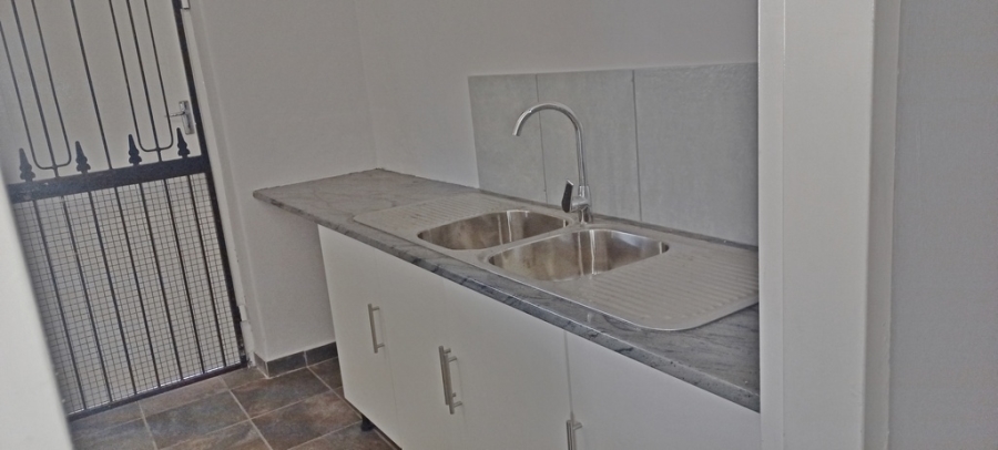 To Let 3 Bedroom Property for Rent in Bonaero Park Gauteng