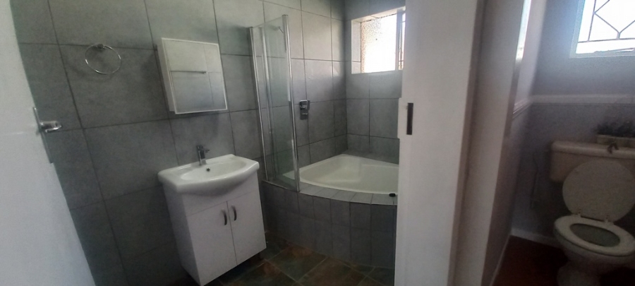To Let 3 Bedroom Property for Rent in Bonaero Park Gauteng