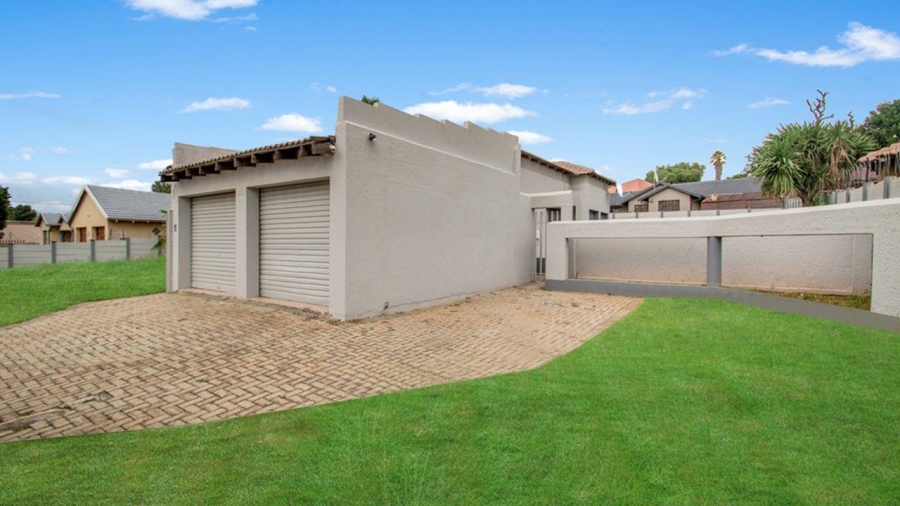 4 Bedroom Property for Sale in Lindhaven Gauteng