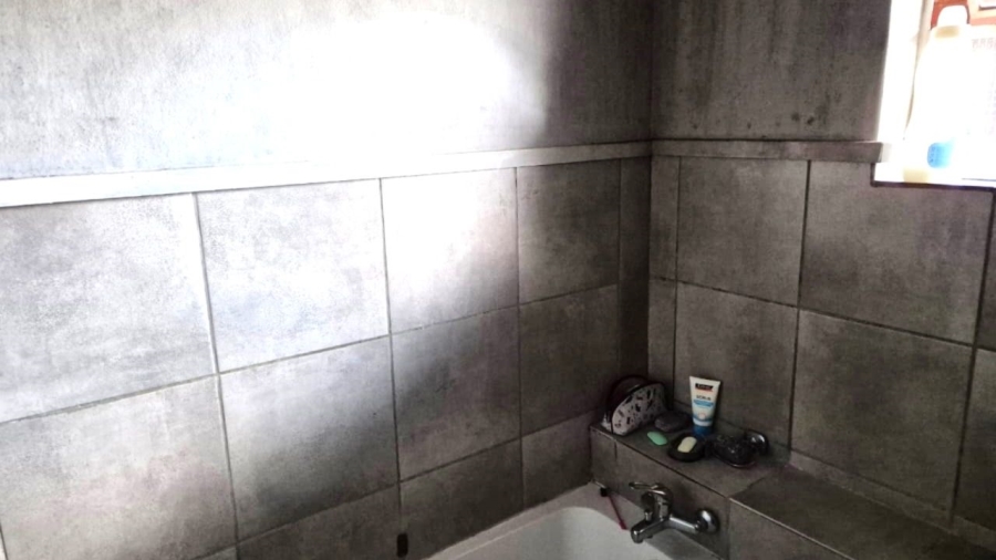 2 Bedroom Property for Sale in Fleurhof Gauteng