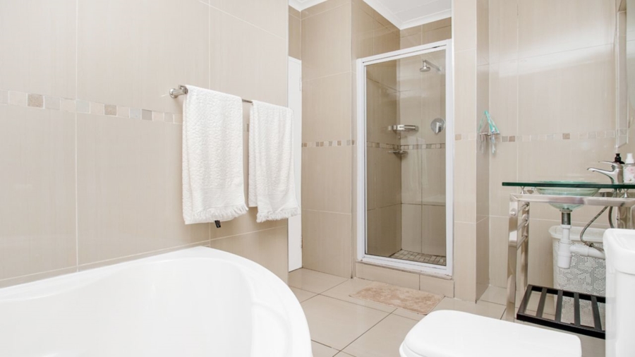 3 Bedroom Property for Sale in Fleurhof Gauteng