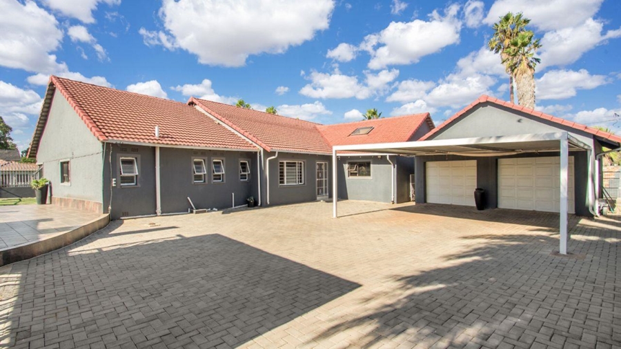 3 Bedroom Property for Sale in Fleurhof Gauteng