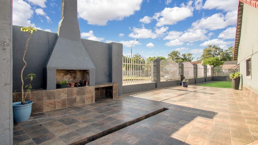 3 Bedroom Property for Sale in Fleurhof Gauteng