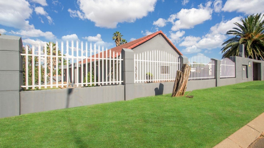 3 Bedroom Property for Sale in Fleurhof Gauteng