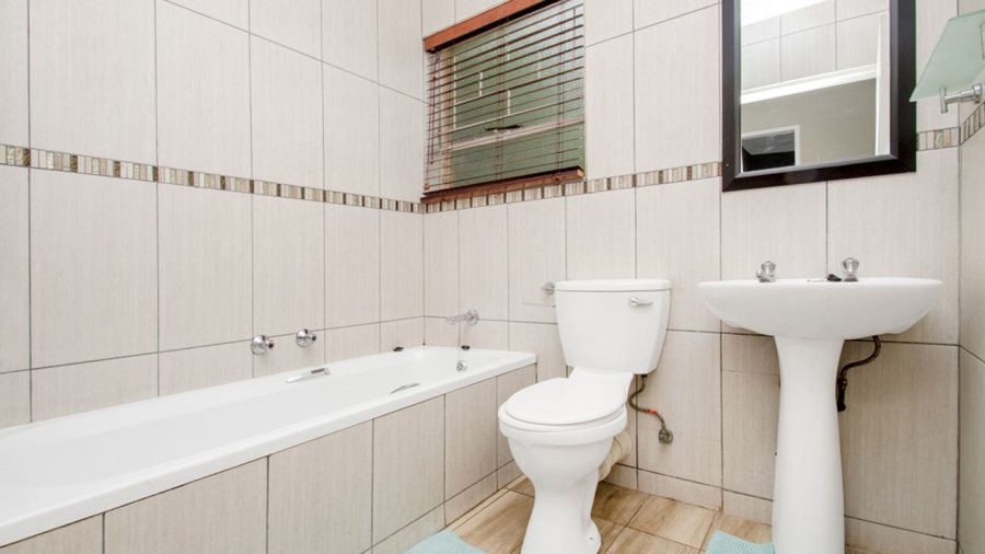 3 Bedroom Property for Sale in Allens Nek Gauteng