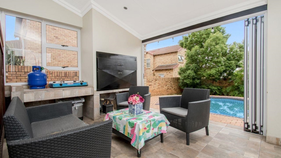 3 Bedroom Property for Sale in Allens Nek Gauteng