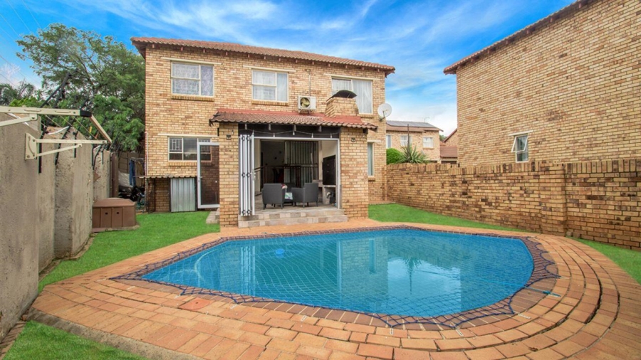 3 Bedroom Property for Sale in Allens Nek Gauteng