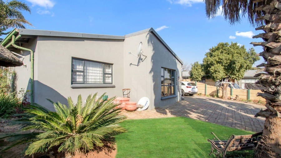 4 Bedroom Property for Sale in Witpoortjie Gauteng