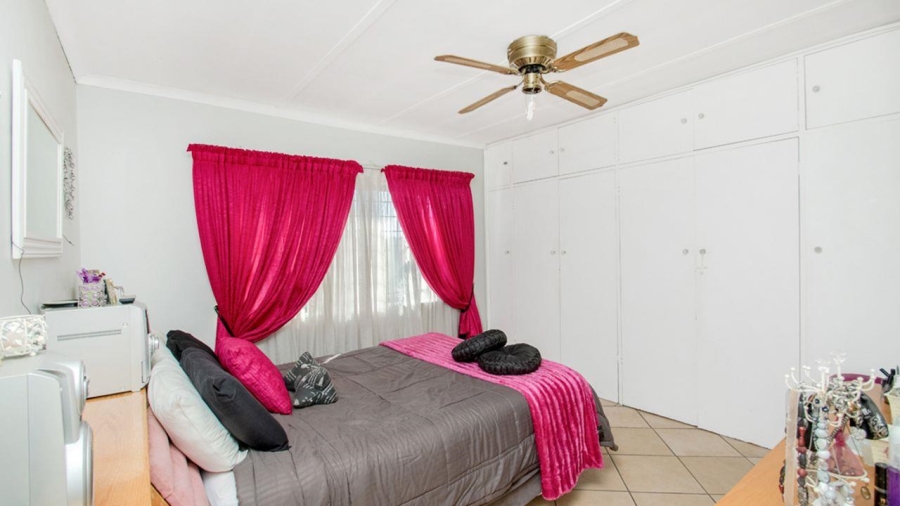 4 Bedroom Property for Sale in Witpoortjie Gauteng