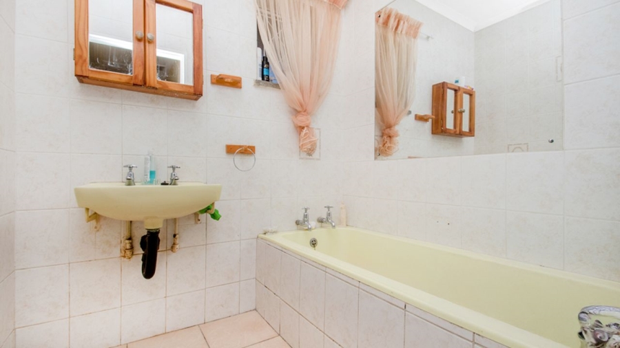 4 Bedroom Property for Sale in Witpoortjie Gauteng
