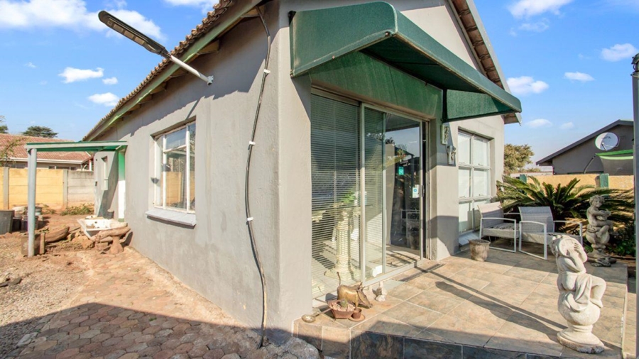 4 Bedroom Property for Sale in Witpoortjie Gauteng