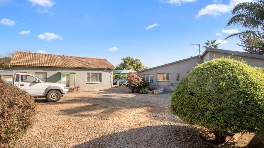 4 Bedroom Property for Sale in Witpoortjie Gauteng